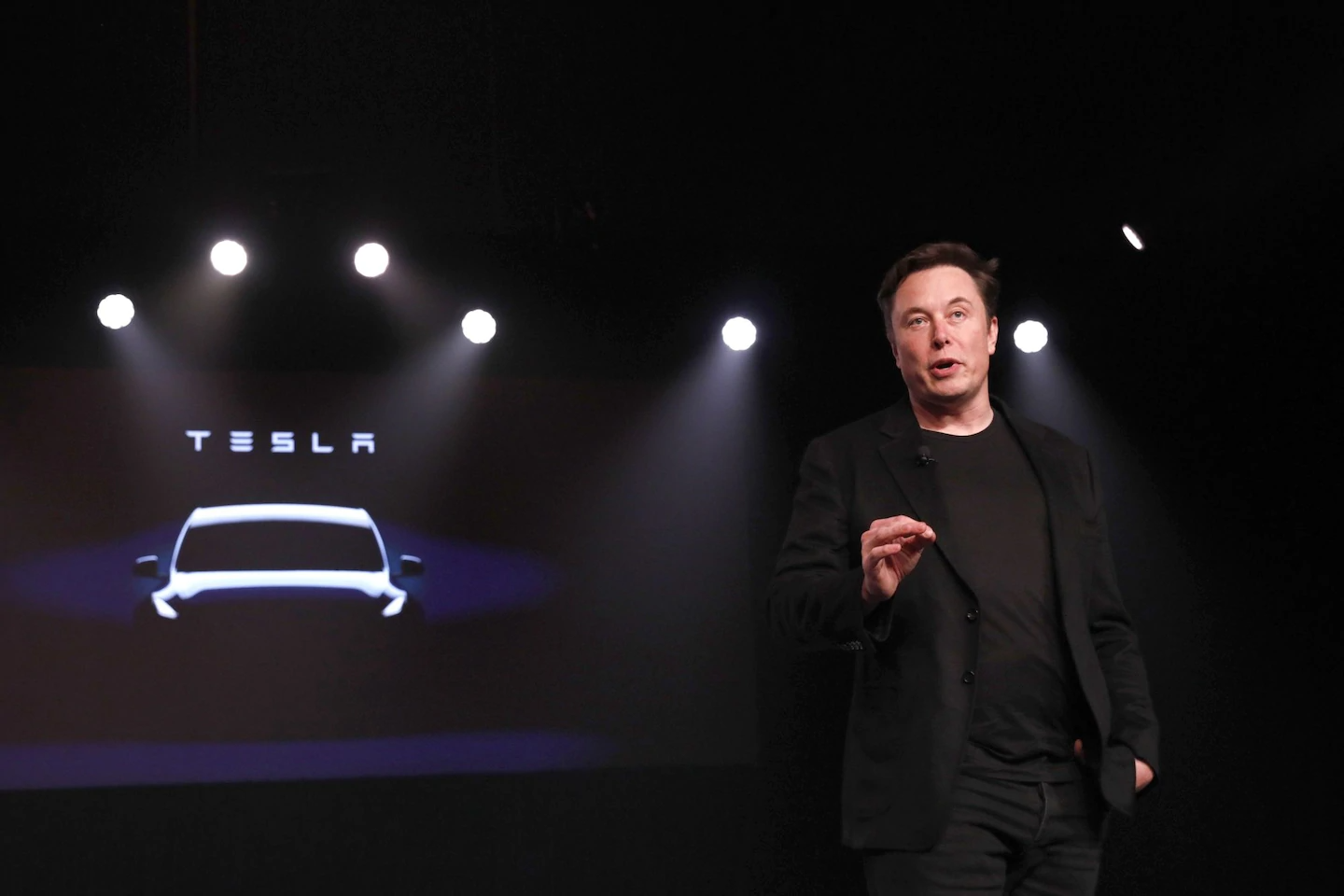 Tỉ phú Elon Musk có thể bị bắt giữ vì kiên quyết mở cửa nhà máy giữa mùa dịch Covid-19 - Ảnh 2.