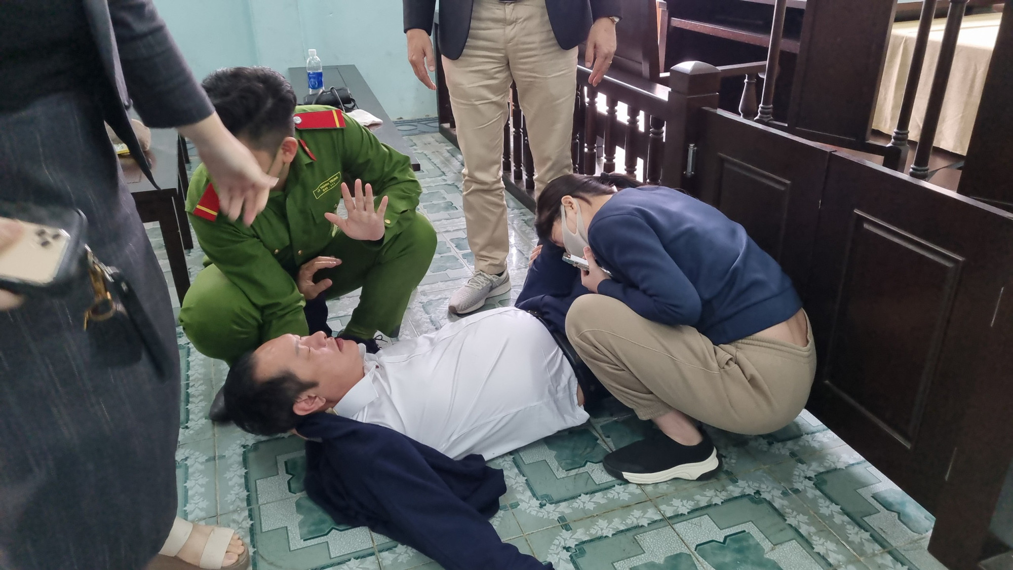 Chủ tịch nước yêu cầu làm rõ vụ giám đốc tự tử tại tòa trước ngày 20/12 - Ảnh 1.