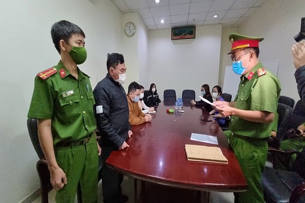 Công an bắt Tổng giám đốc công ty Nhà Đà Nẵng - Ảnh 1.
