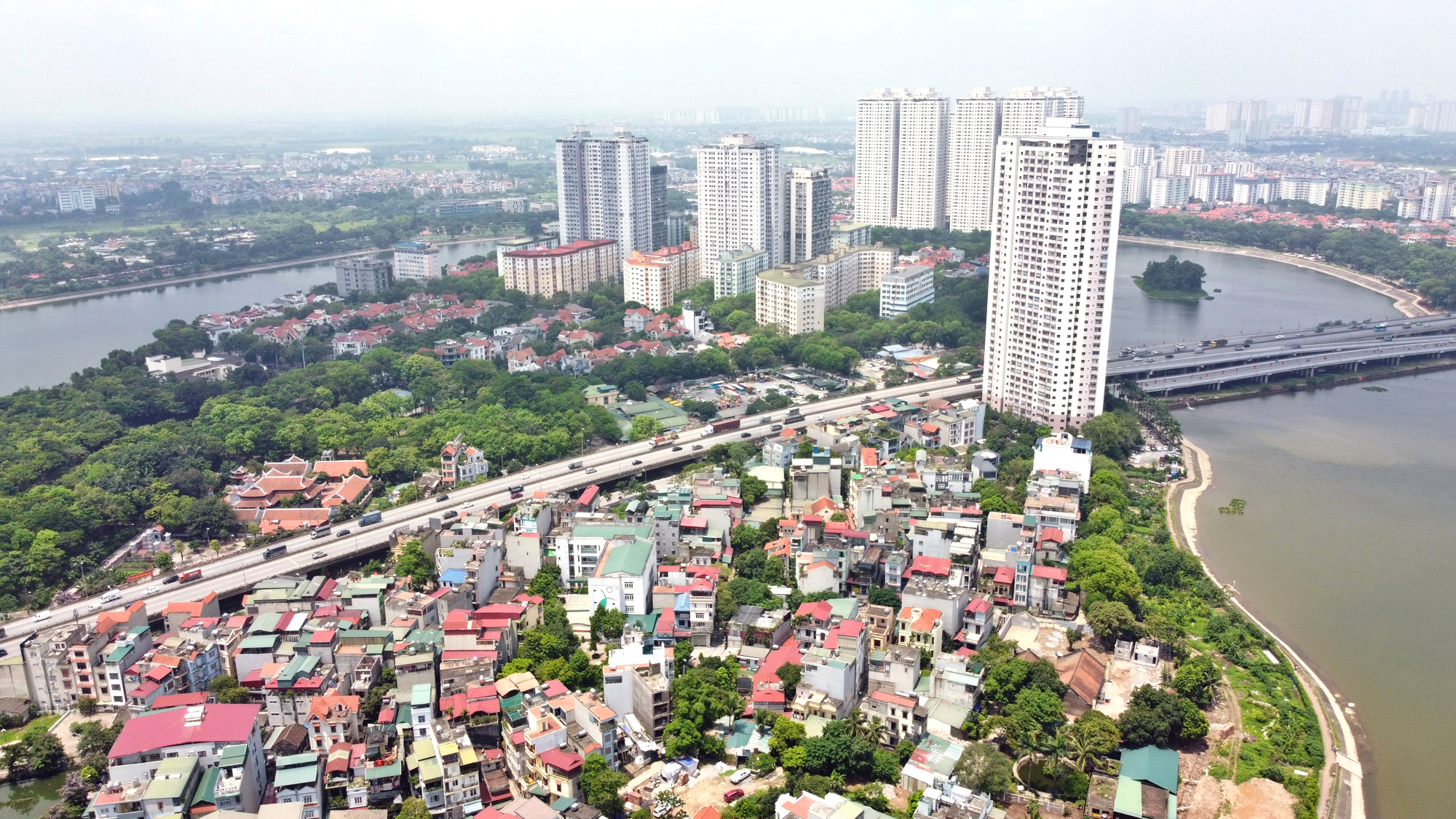Cận cảnh những 'bán đảo' ngay giữa trung tâm Hà Nội - Ảnh 11.