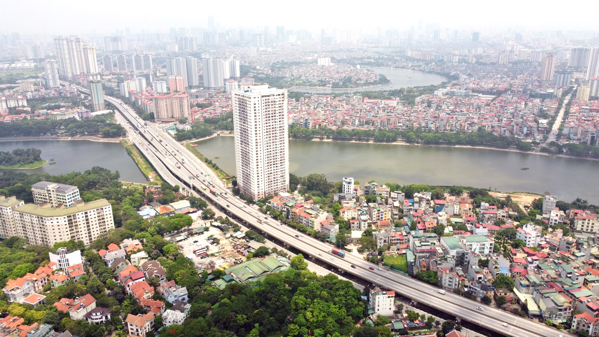 Cận cảnh những 'bán đảo' ngay giữa trung tâm Hà Nội - Ảnh 13.