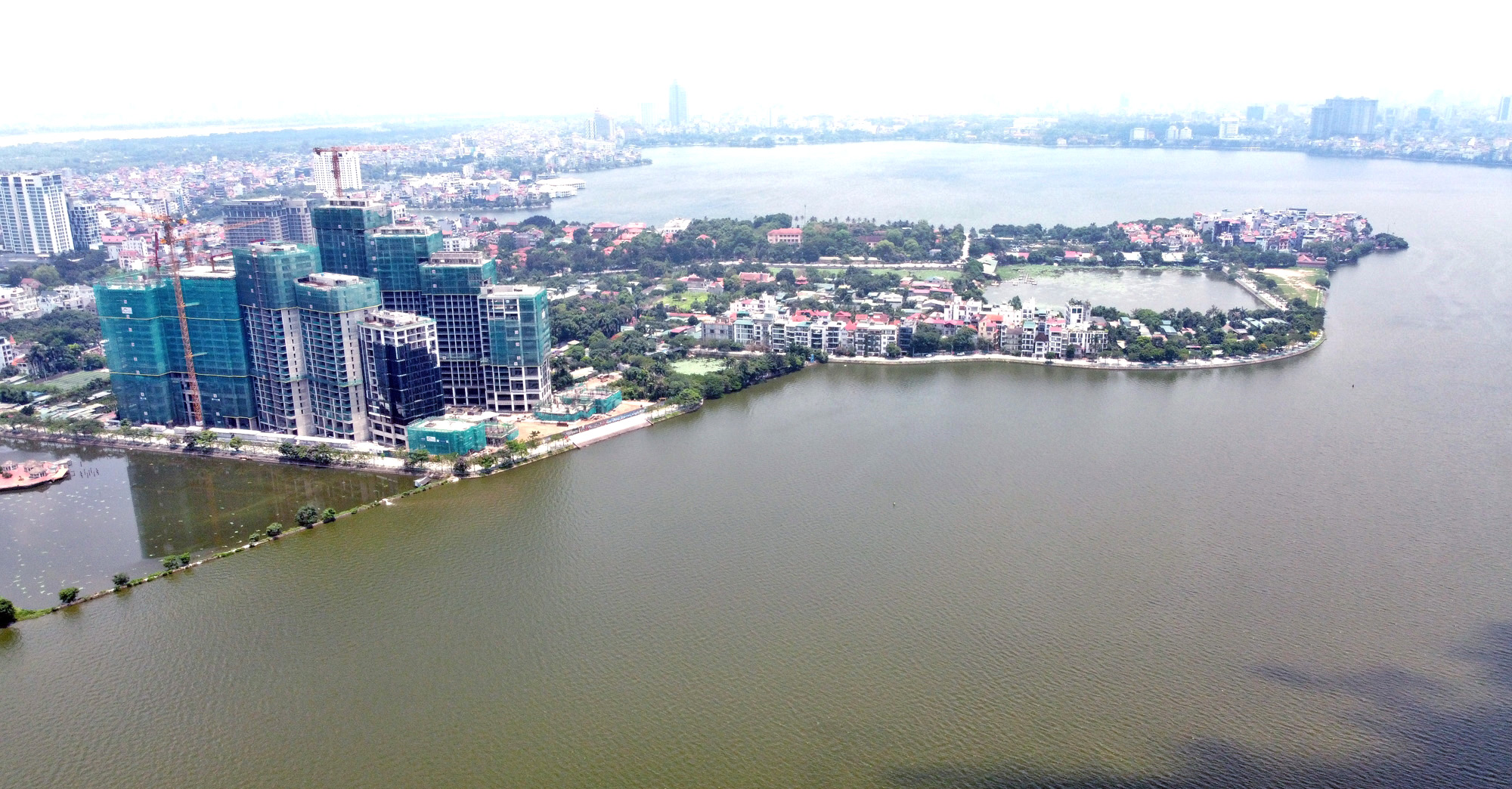 Cận cảnh những 'bán đảo' ngay giữa trung tâm Hà Nội - Ảnh 19.