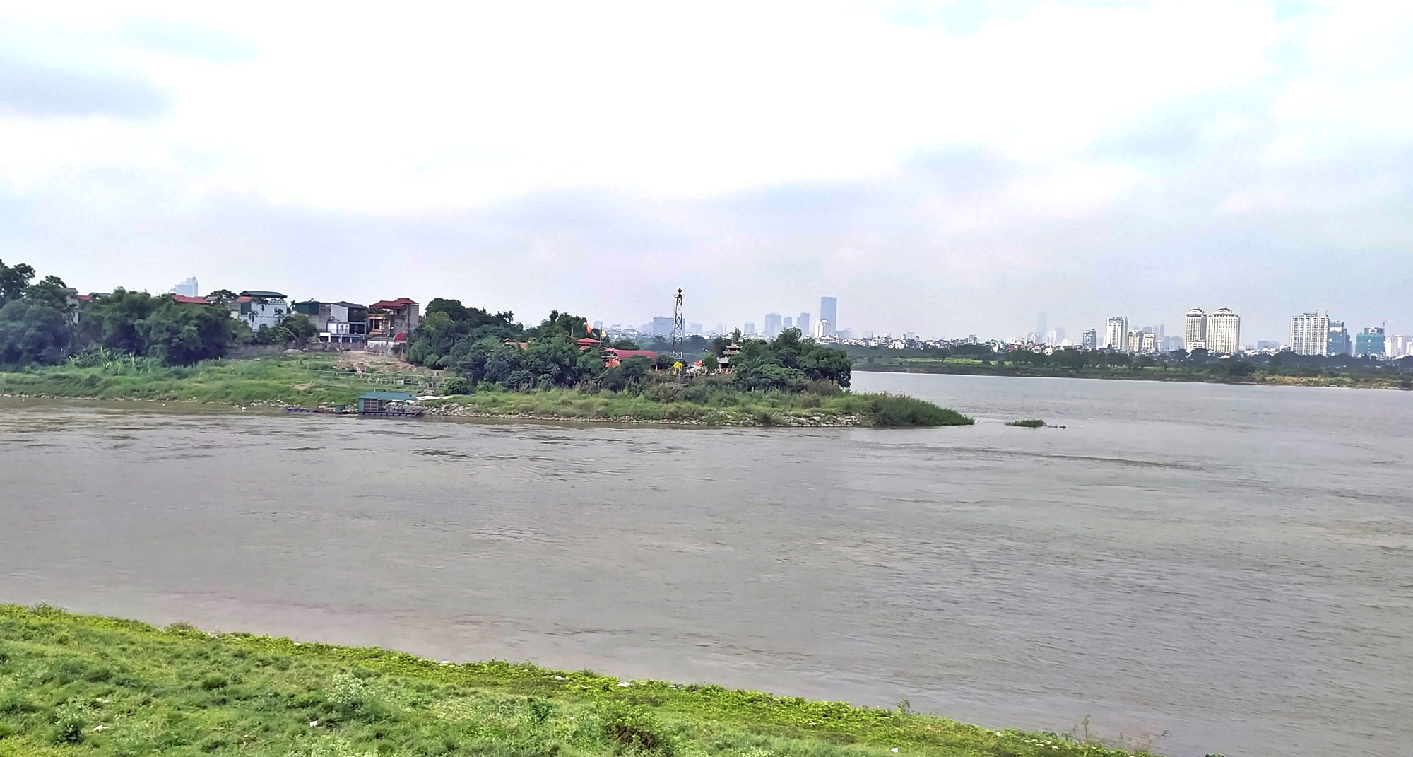 Cận cảnh những 'bán đảo' ngay giữa trung tâm Hà Nội - Ảnh 3.