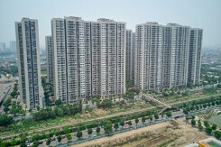 Bất động sản tuần qua (14/6 - 20/6): TP HCM sẽ hạn chế nhà riêng lẻ, Vinhomes dừng mở rộng quỹ đất