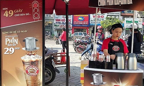 Đại gia cà phê đua nhau 'xuống đường' - Ảnh 1.