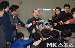 HLV Park Hang Seo chọn World Cup hay SEA Games?