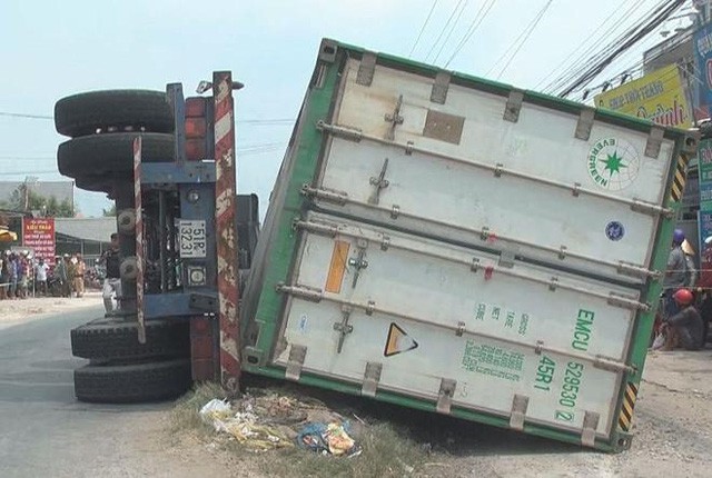Tài xế xe đầu kéo lật đè chết 3 bà cháu dương tính với ma túy  - Ảnh 1.