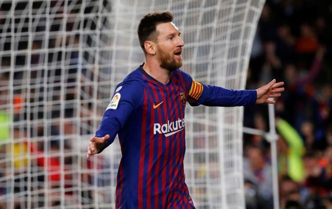 Messi nâng Cup La Liga lần đầu tiên với tư cách thủ quân - Ảnh 2.