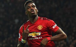 Paul Pogba lôi kéo cầu thủ chống phá HLV Solskjaer