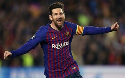 Messi cân bằng chuỗi ghi bàn khó tin của Ronaldo