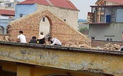 Phạt học sinh 'đẽo gạch giữa trời nắng trên mái nhà': 'Do giám thị nhận thức chưa tới'
