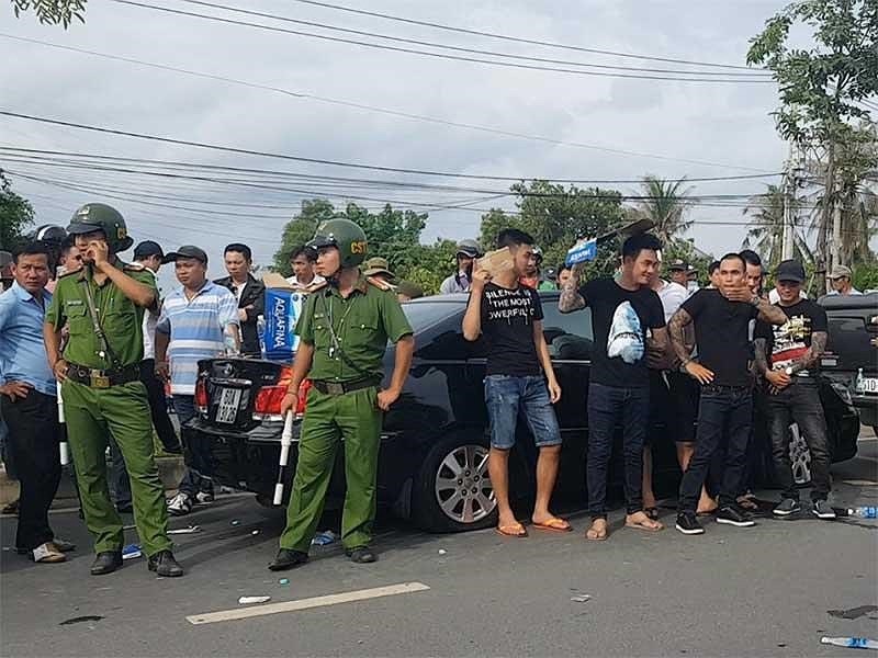 Đồng Nai: Hàng chục giang hồ vây công an trong ô tô - Ảnh 1.