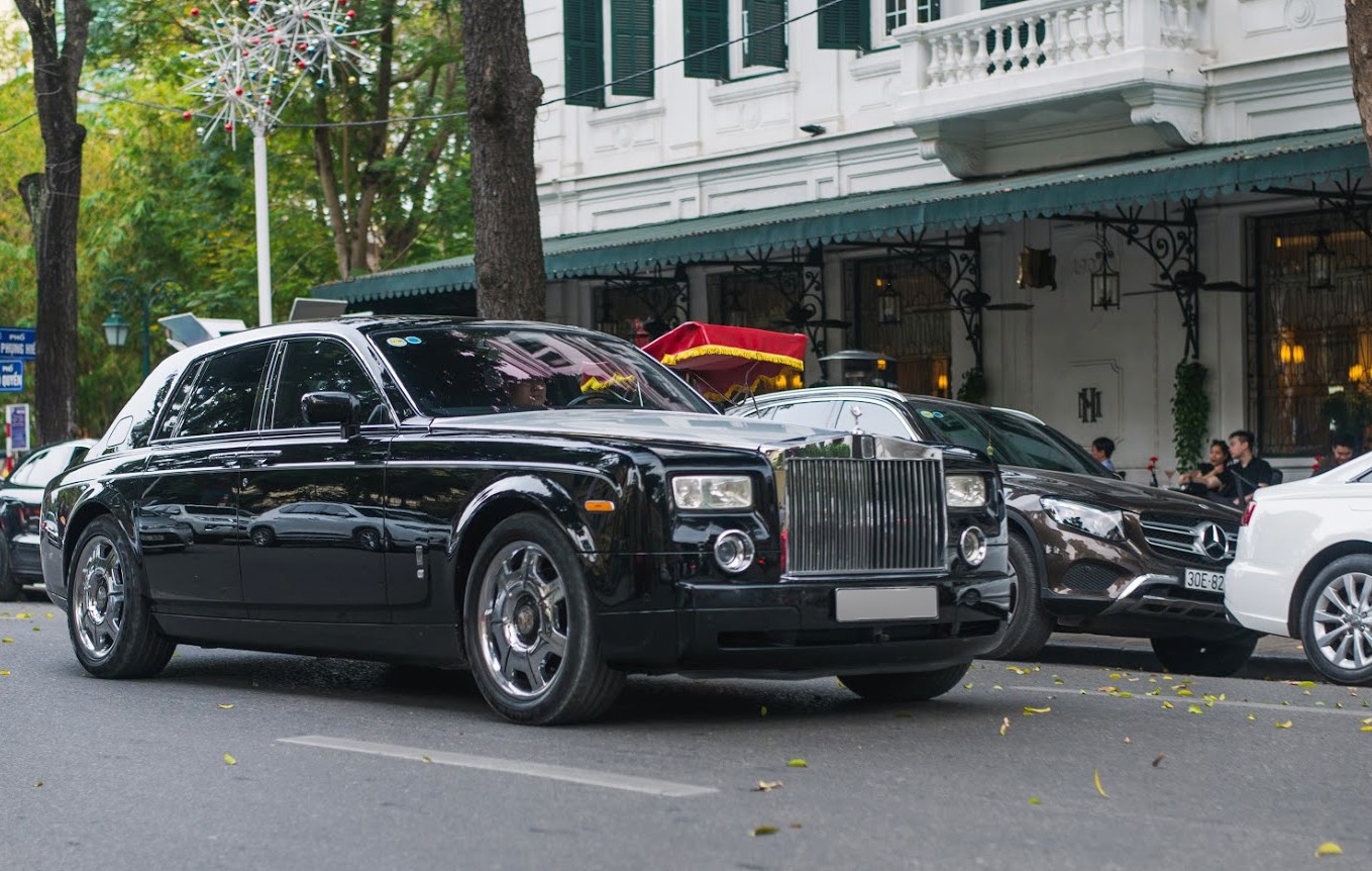 Rolls-Royce-Phantom-1-1560847789_r_680x0