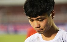 Vô tình sút bóng trúng mặt CĐV nhí, Công Phượng viết thư tay và gửi quà xin lỗi