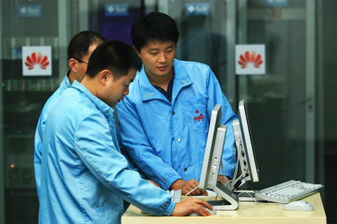 Bầu không khí thời chiến căng thẳng tại đại bản doanh Huawei - Ảnh 2.