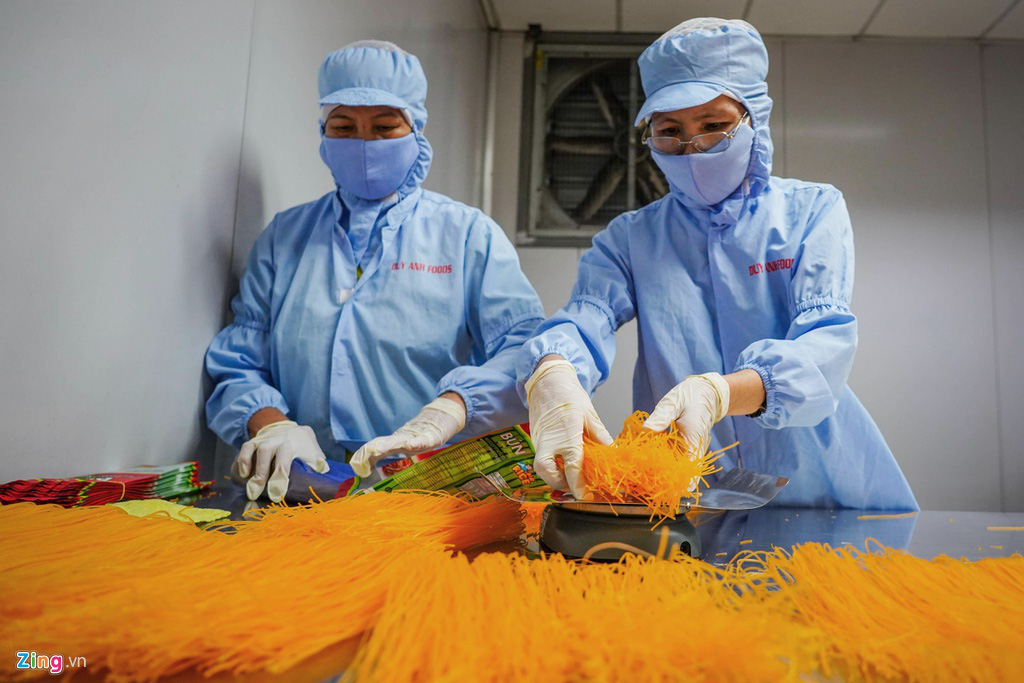 Bún dưa hấu, bánh tráng thanh long xuất khẩu - Ảnh 1.