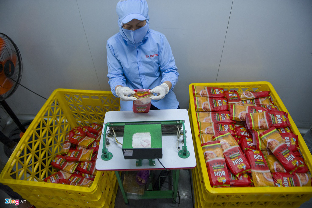 Bún dưa hấu, bánh tráng thanh long xuất khẩu - Ảnh 8.