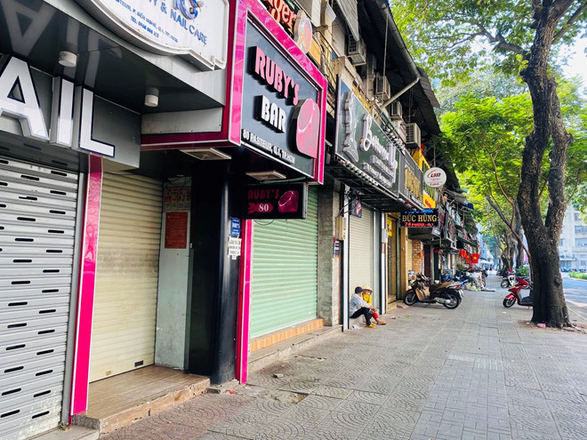 Từng người dân 'thấm đòn' Covid-19 - Ảnh 3.
