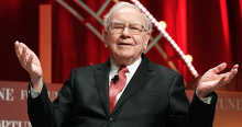 Công ty của Warren Buffett có đủ tiền để mua Tesla, Starbucks hoặc McDonald's sau cú đổ đèo của thị trường