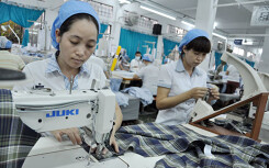Ảnh hưởng dịch Covid-19, dự kiến hộ nghèo được hỗ trợ 1 triệu đồng/tháng, người thất nghiệp nhận 1,8 triệu/tháng