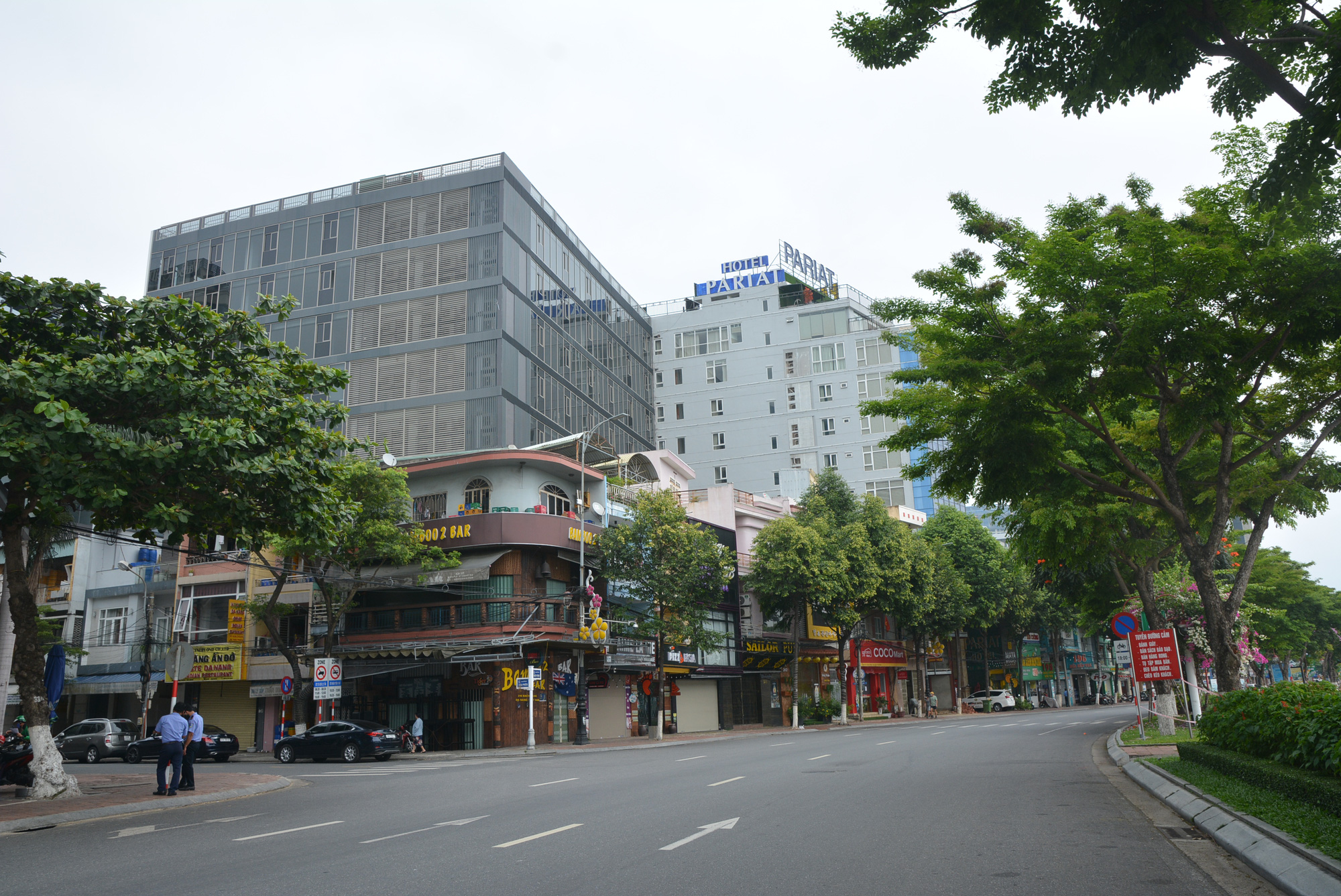 Người Đà Nẵng 'nín thở' chờ hàng quán được phép bán mang đi hoặc giao hàng, các thương hiệu cà phê, trà sữa lớn khóa cửa không thông báo mở lại - Ảnh 3.
