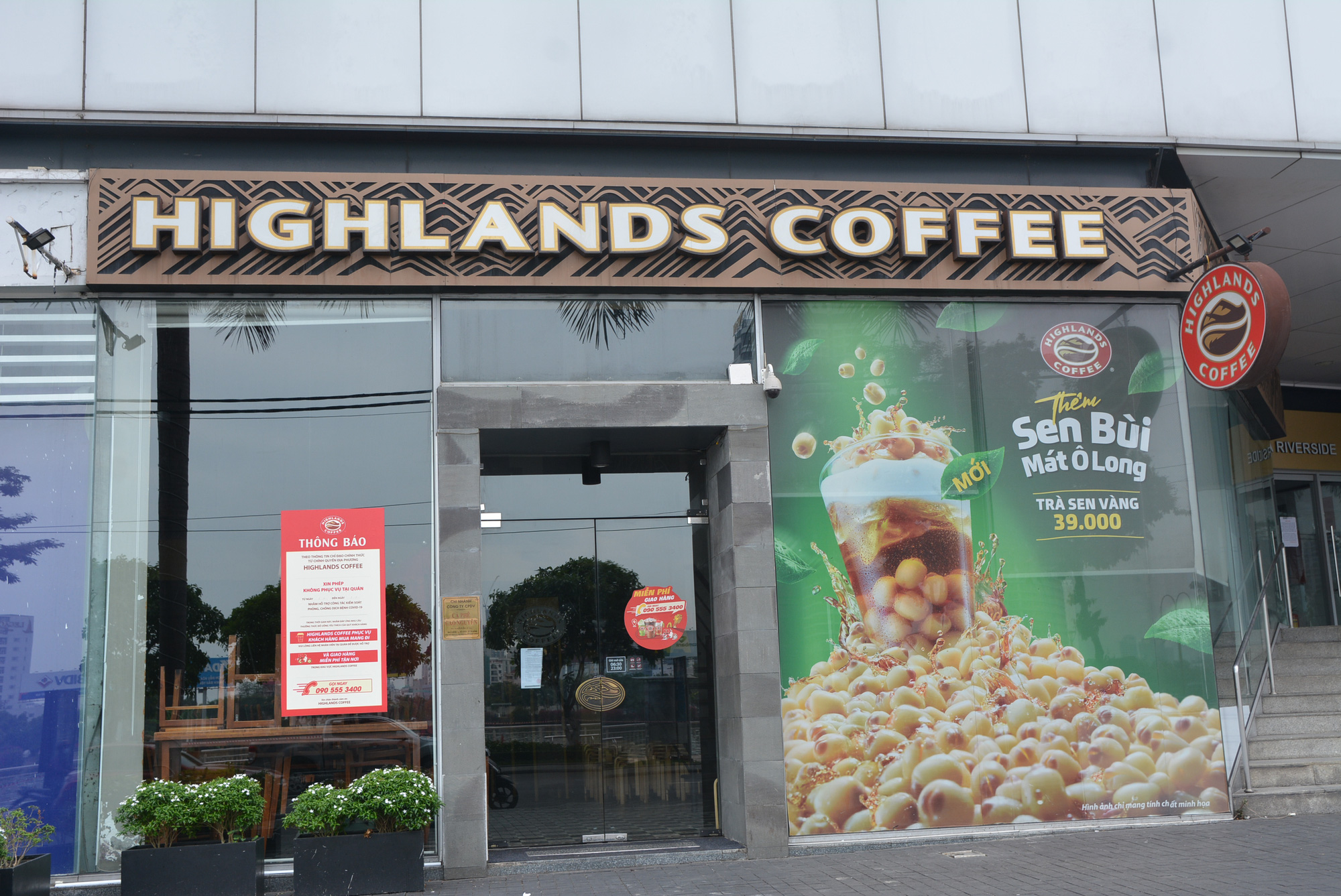 Người Đà Nẵng 'nín thở' chờ hàng quán được phép bán mang đi hoặc giao hàng, các thương hiệu cà phê, trà sữa lớn khóa cửa không thông báo mở lại - Ảnh 9.