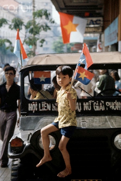 nhung hinh anh mau hiem co cua phong vien quoc te trong ngay chien thang lich su 3041975 vtc news
