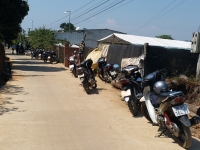 mot phu nu bi ban tu vong khi dang ban hang o cho