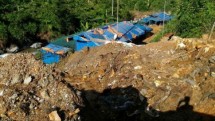 bi kich 2 phu vang tre tuoi mat tich trong hang nui