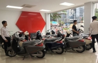 khach ha noi chen nhau dat mua xe vinfast trong ngay dau mo ban
