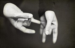 Học ngôn ngữ ký hiệu dễ hay khó?