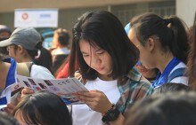 Bài văn 10 điểm thi đại học về 'Sóng' và 'Rừng xà nu'