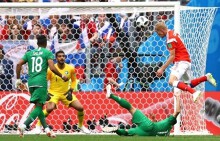 Bàn thắng đầu tiên của đội tuyển Nga tại World Cup 2018 gây nhiều tranh cãi