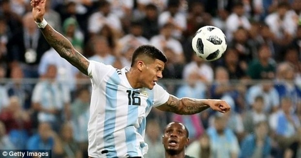 khong phai messi trong tai cakir la nguoi hung dua argentina vao vong 18