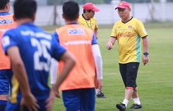 Olympic Việt Nam 'vỡ' hàng thủ, thầy Park giải nguy thế nào?