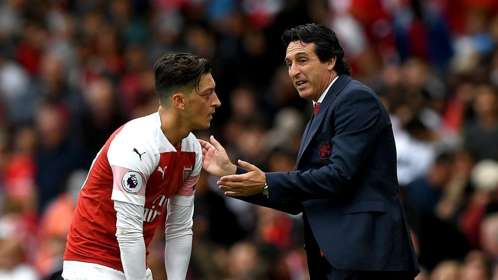 arsenal thua tran ra mat dao dien moi kich ban cu hay emery la wenger phien ban 20
