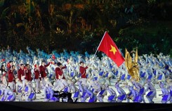 Khai mạc ASIAD 2018: Cờ Việt Nam tung bay tại Bung Karno hoành tráng và rực rỡ