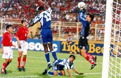 Kí ức AFF Cup: Tiger Cup 98 – Bàn thắng bằng lưng và chữ 'tiếc' lớn nhất của bóng đá Việt Nam