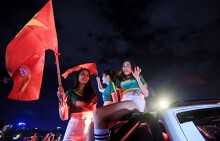 Dư âm Việt Nam vs Malaysia: Đêm không ngủ của các CĐV sau chiến thắng