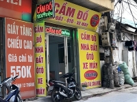 hai thanh nien bam duoi cuop dien thoai cua co gai