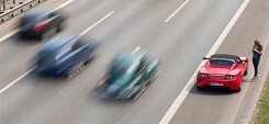 Hỏi đáp pháp luật: Ô tô đi vào làn đường khẩn cấp trên cao tốc, mua nhà chung cư bằng hợp đồng góp vốn đầu tư