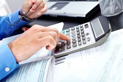Hỏi đáp pháp luật: Phí công chứng mua bán nhà, cách kiểm tra công ty có đóng BHXH