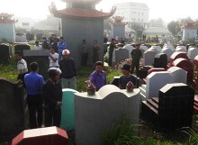 Công an điều tra hàng trăm ngôi mộ bị đập bể bát hương