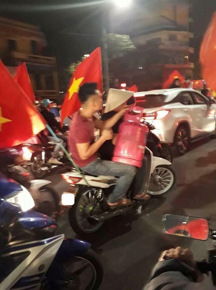 1001 cach co dong vien an mung chien thang cua olympic viet nam