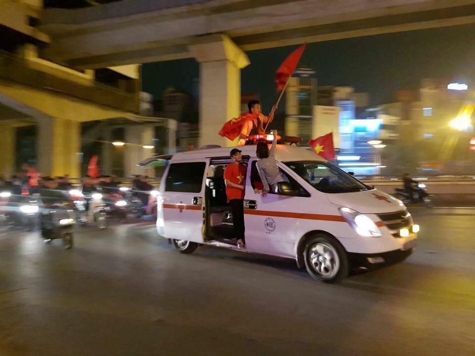 1001 cach co dong vien an mung chien thang cua olympic viet nam