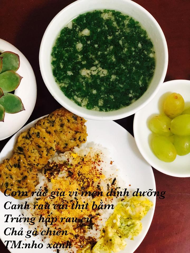 thuc don com du mon ngon cua em be 16 thang tuoi