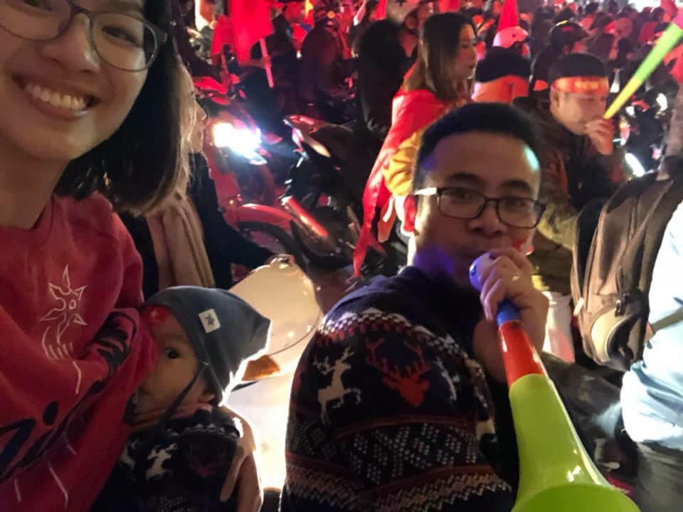 viet nam vo dich aff cup 2018 hoi me bim sua co cach an mung co 1 0 2 nay