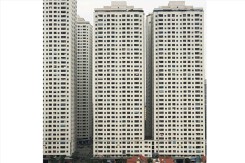 Ngộp thở trong những... 'tổ ong' Hà Nội