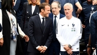tong thong phap phan khich an mung world cup truoc mat ong putin