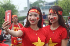 Cổ động viên đồng loạt xuống đường đón U23 Việt Nam